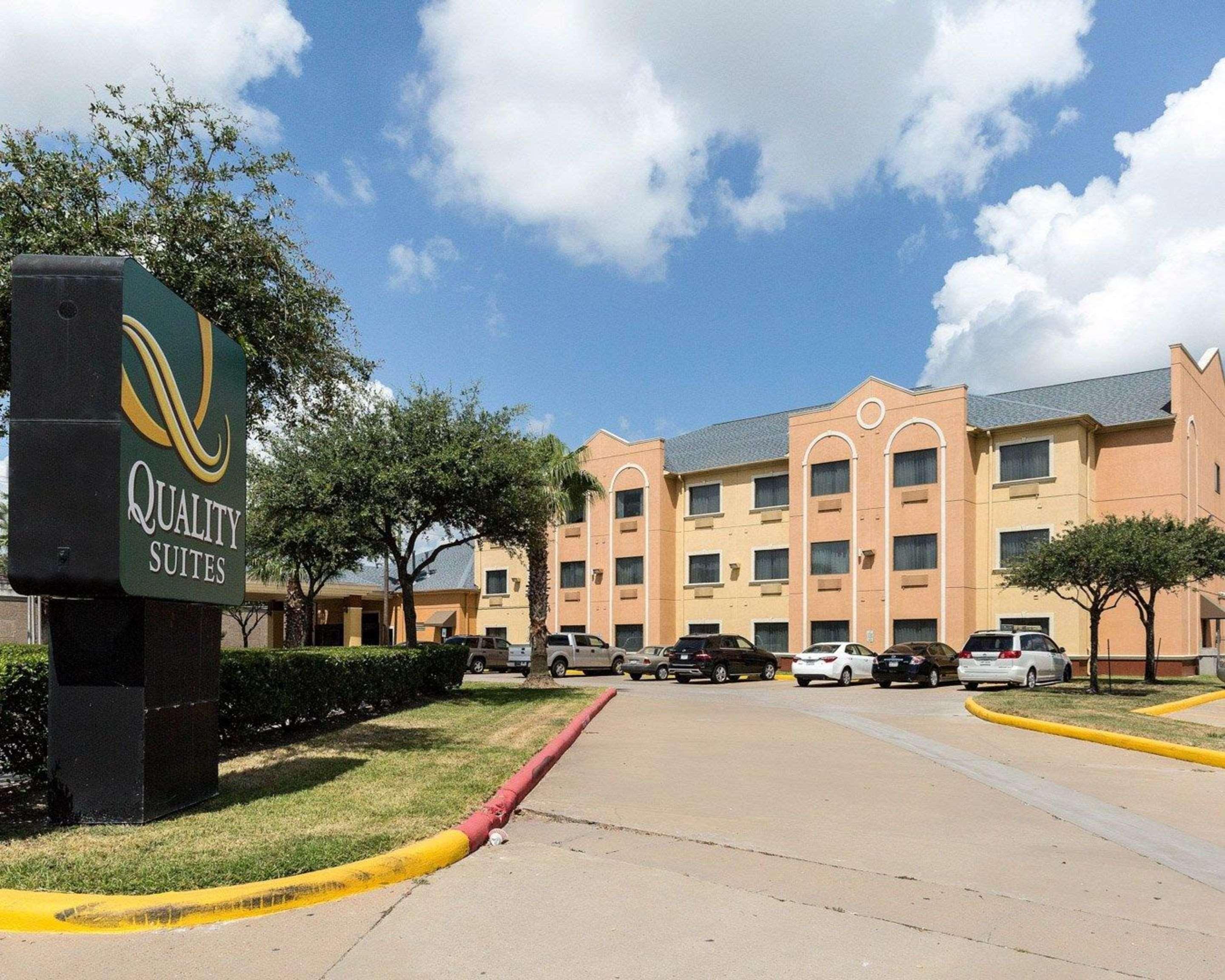 Quality Suites Houston Nw Cy-Fair Jersey Village Exterior photo