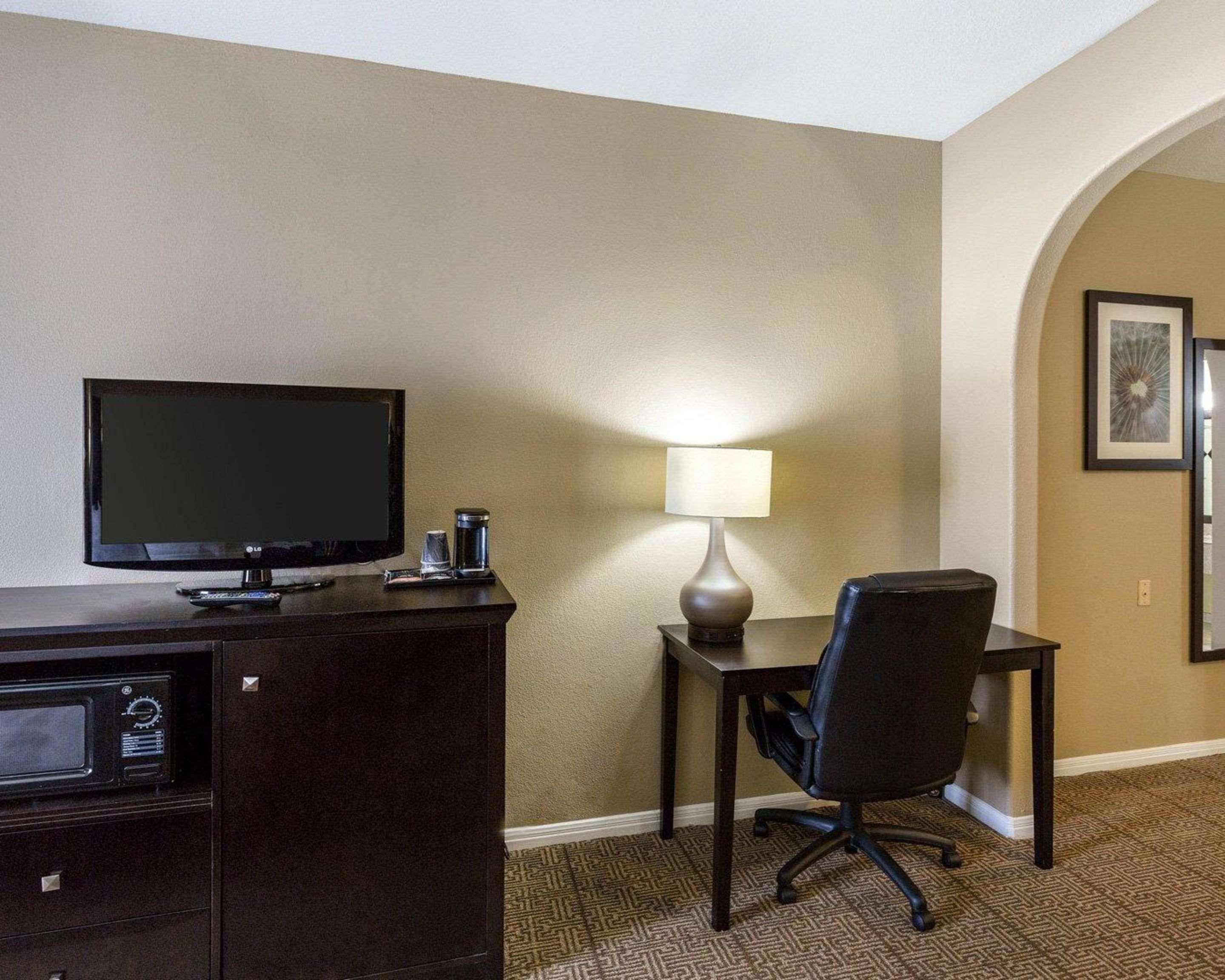 Quality Suites Houston Nw Cy-Fair Jersey Village Exterior photo