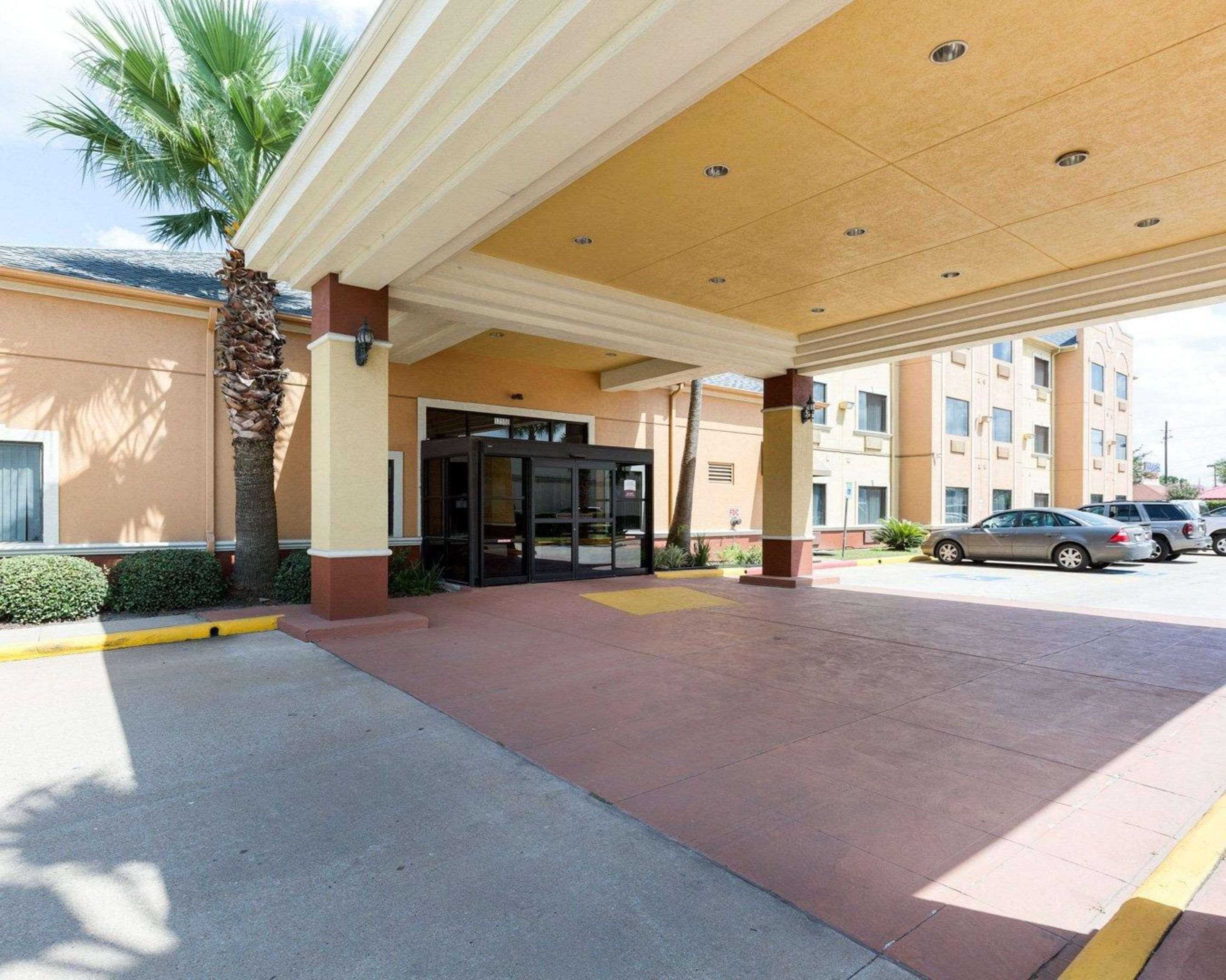 Quality Suites Houston Nw Cy-Fair Jersey Village Exterior photo