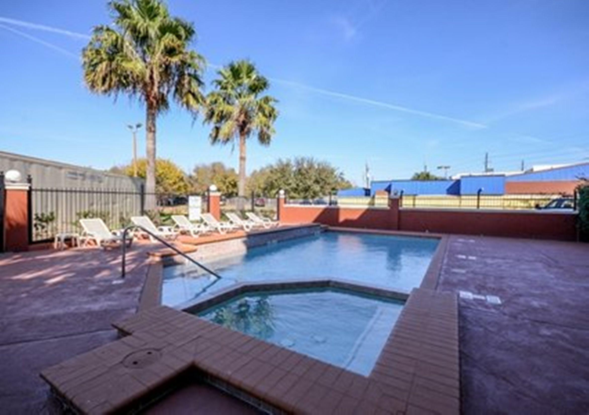 Quality Suites Houston Nw Cy-Fair Jersey Village Exterior photo