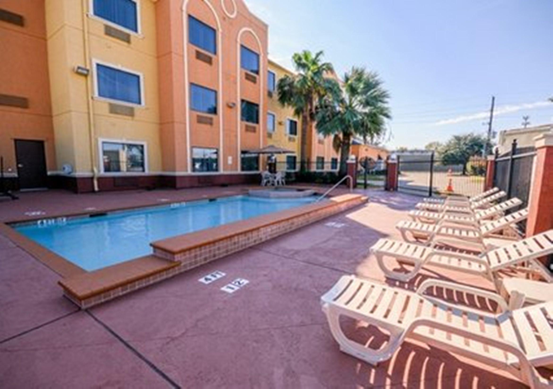 Quality Suites Houston Nw Cy-Fair Jersey Village Exterior photo